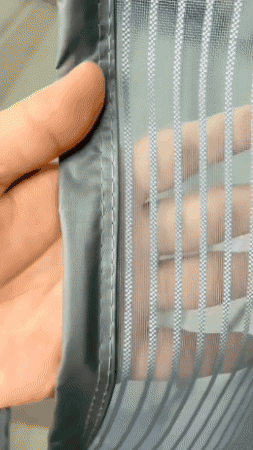 Puerta con cortina mosquitera